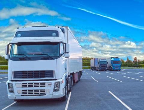 5 Ways IoT Devices Improve Efficiency in Commercial Vehicle Fleets
