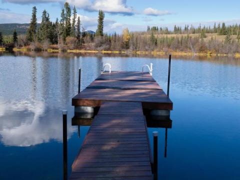 Floating Dock Builders on Choosing the Right Materials for Harsh Marine Environments