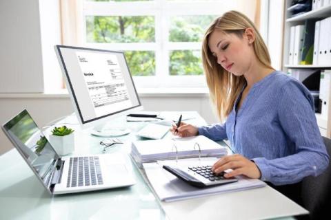 Why Should B2B Companies Use Professional Accounts Receivable Services?