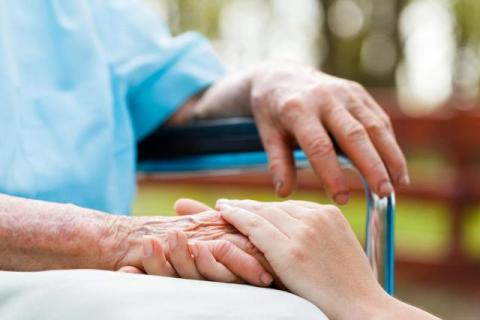 Why Doctors Now Recommend Wearable Technology for Elderly Parents