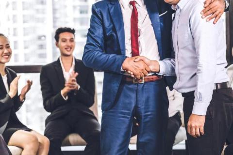 Essential Features in Employee Recognition Platforms