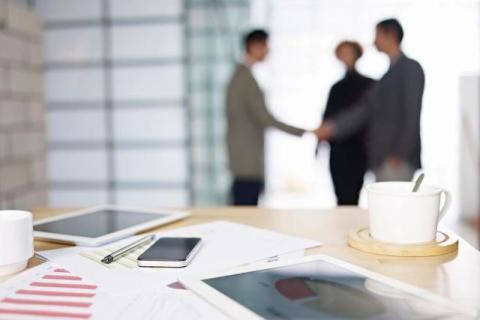 How to Choose Items That Suit Client Meetings and Travel