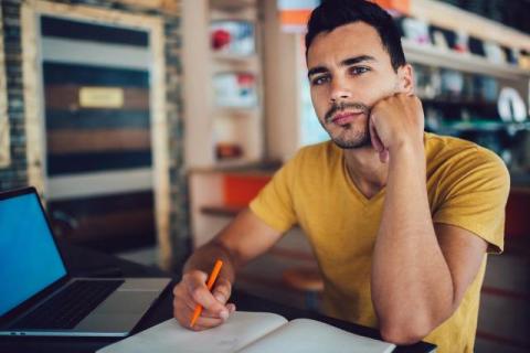 5 Best AI Humanizers in 2025 (Rewrite AI Content for Free)