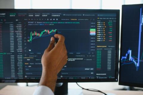 Beyond Traditional Banking: Buying a Dedicated Server with Crypto