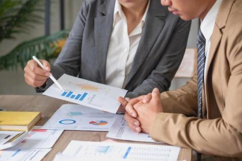 FinOp vs Traditional Finance: Why Modern Investment Firms Need Specialized Operations Support