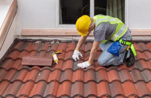 How a Roofing Contractor Evaluates Roof Damage After a Storm
