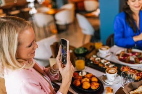 Why Some Restaurants Dominate Social Media