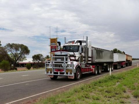 Commercial Trucking Technology for Better Driver Awareness