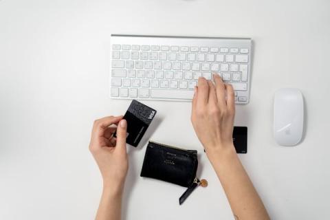 Open Banking: Guide to APIs, Regulations and FinTech