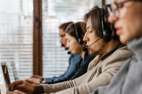 5 Ways ShyftOff Simplifies Contact Center Operations and Improves Customer Experience