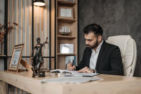 Facing Wire Fraud Charges? Here's How a Lawyer Can Help
