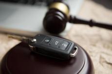 Online Dealer Auctions vs. Instant Offers: Two Different Ways to Price a Car