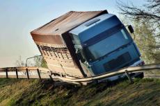 How Truck Accident Lawyers Hold Carriers and Drivers Both Liable